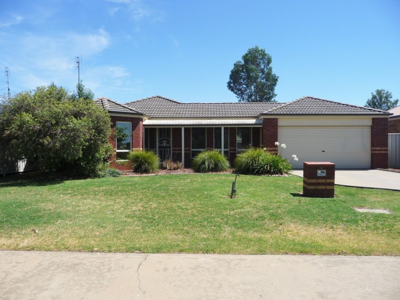 76 Ogilvie Ave, Echuca VIC 3564