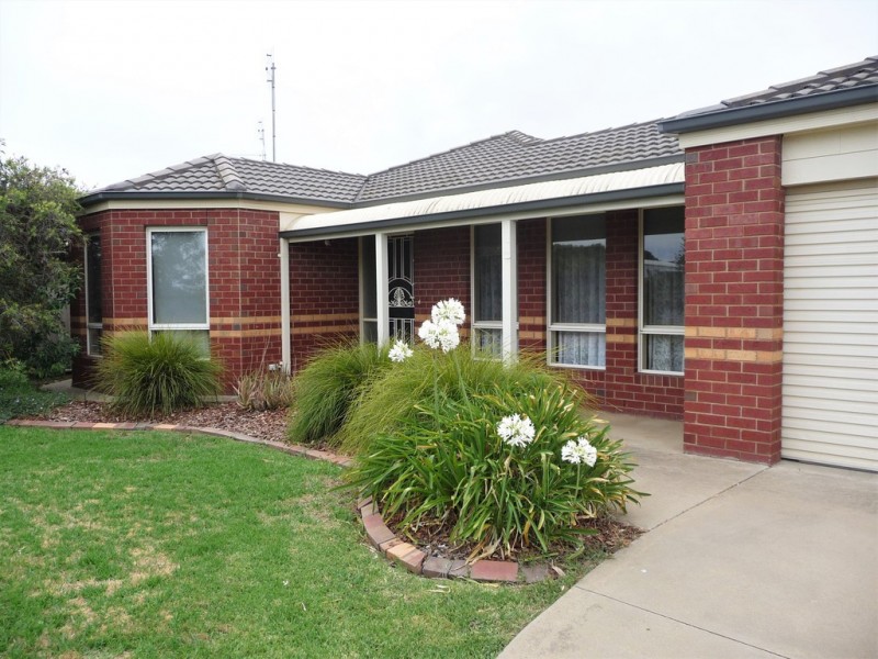 76 Ogilvie Ave, Echuca VIC 3564