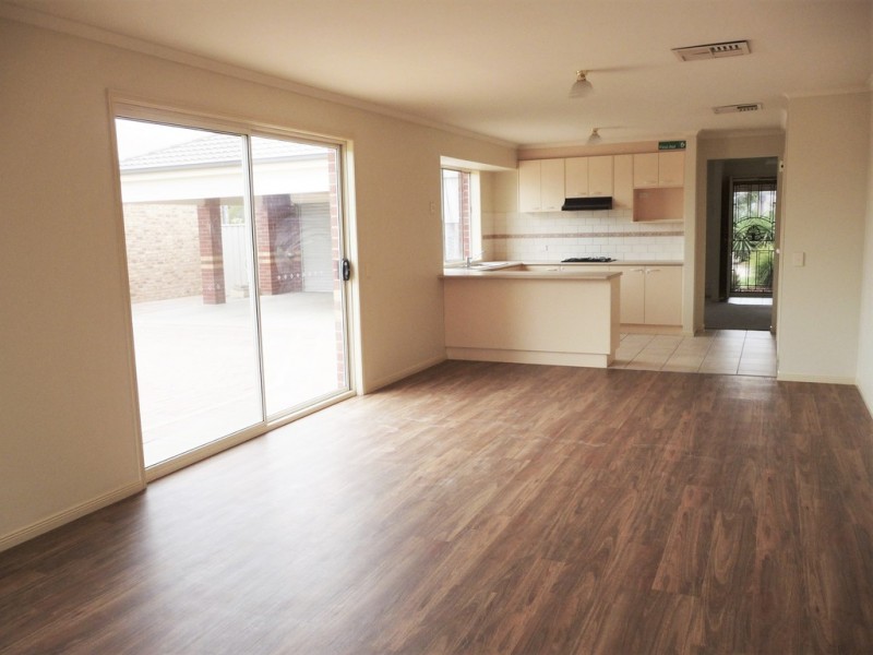 76 Ogilvie Ave, Echuca VIC 3564