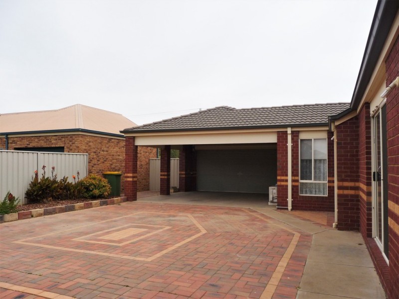 76 Ogilvie Ave, Echuca VIC 3564