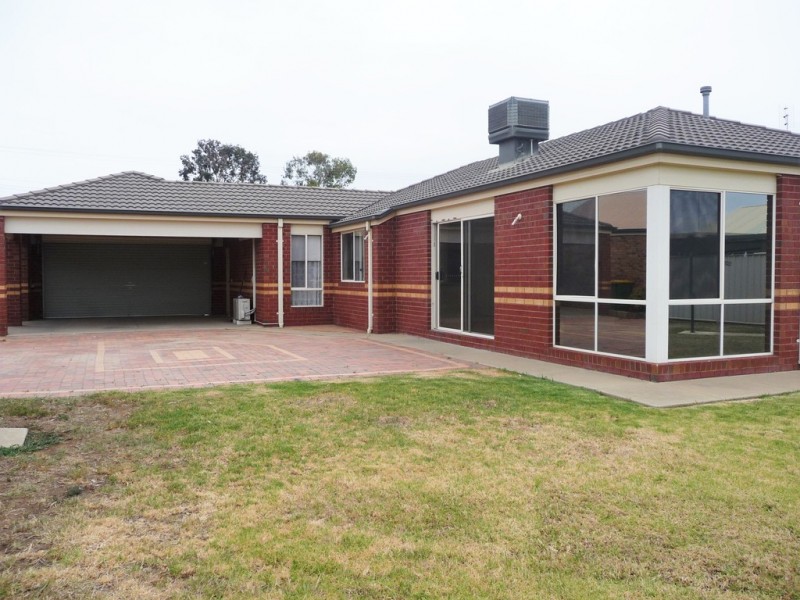 76 Ogilvie Ave, Echuca VIC 3564