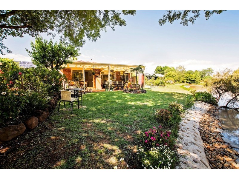 8 Kingfisher Drive East, Moama NSW 2731