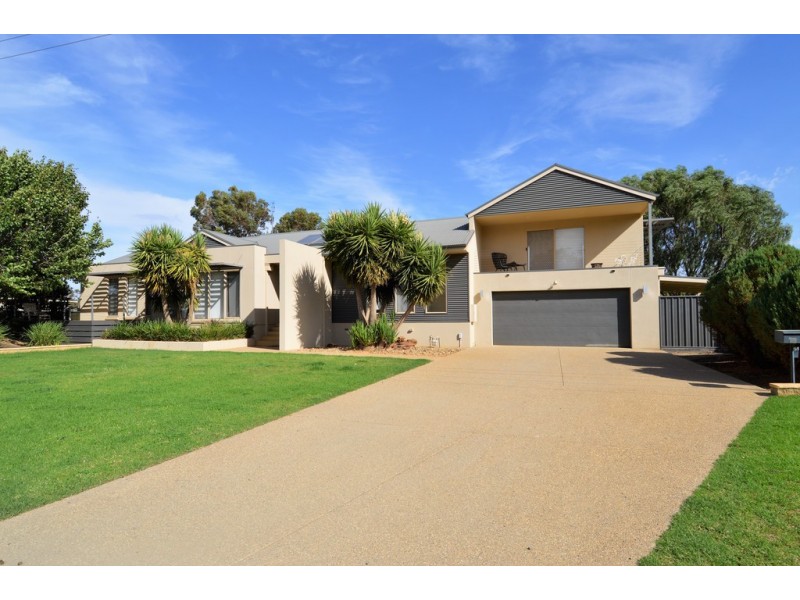61 Pakenham Street, Echuca VIC 3564