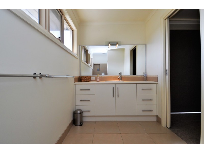 61 Pakenham Street, Echuca VIC 3564