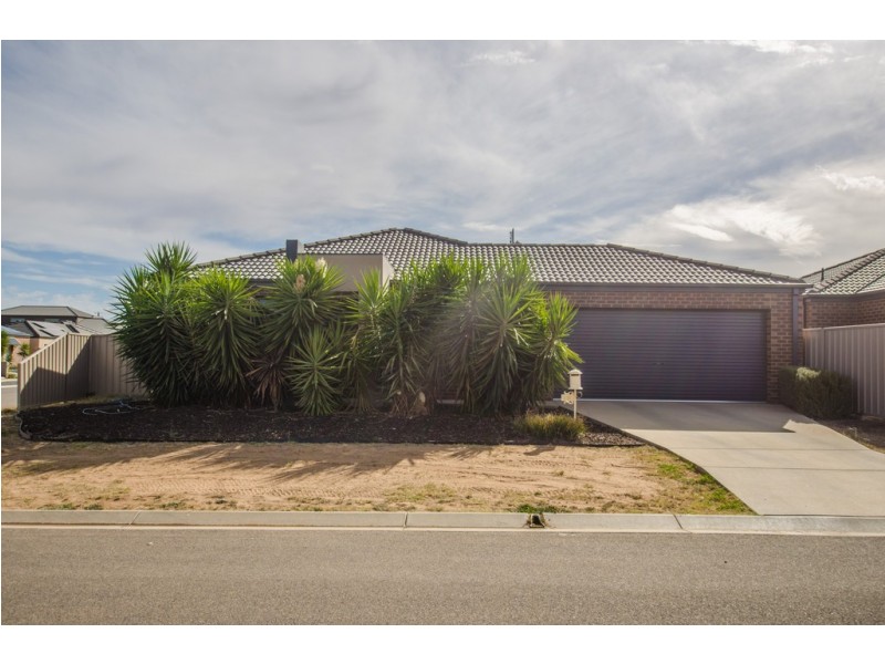 2 of 26 Genevieve Ave, Echuca VIC 3564