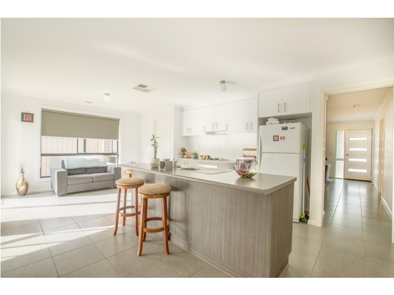 2 of 26 Genevieve Ave, Echuca VIC 3564