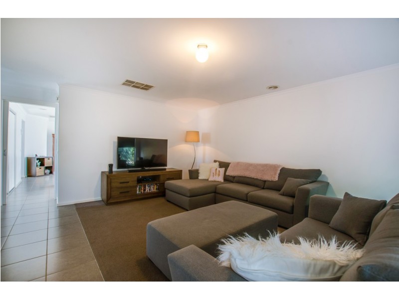 2 of 26 Genevieve Ave, Echuca VIC 3564
