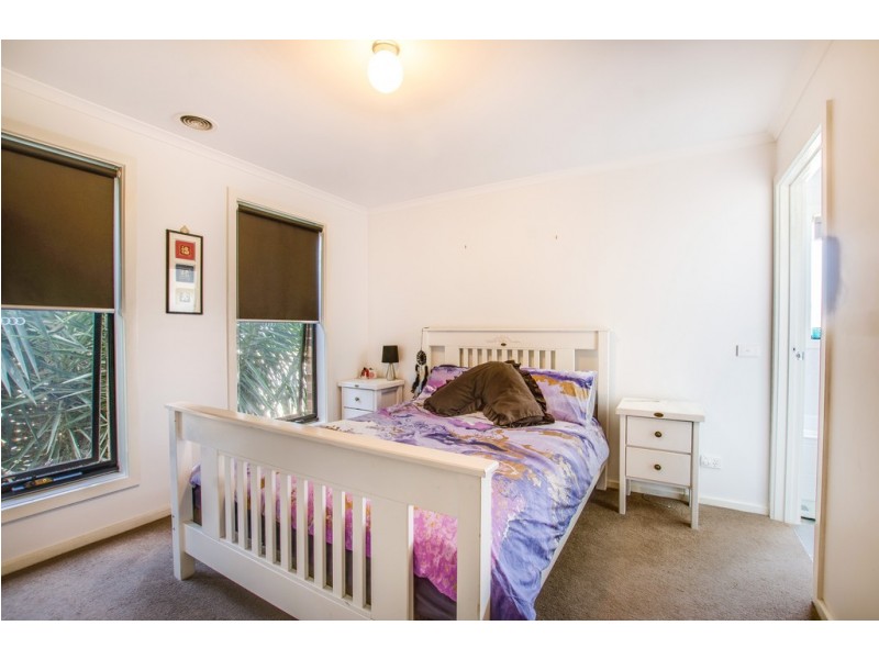2 of 26 Genevieve Ave, Echuca VIC 3564