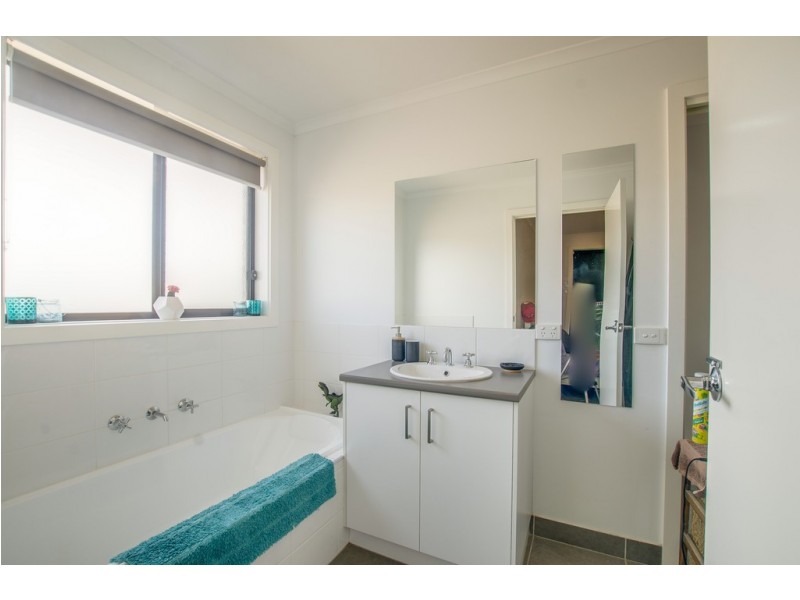 2 of 26 Genevieve Ave, Echuca VIC 3564