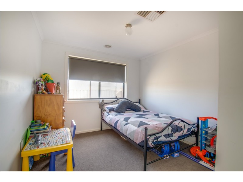 2 of 26 Genevieve Ave, Echuca VIC 3564