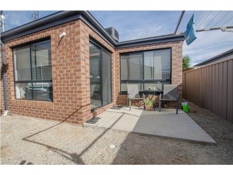 2 of 26 Genevieve Ave, Echuca VIC 3564
