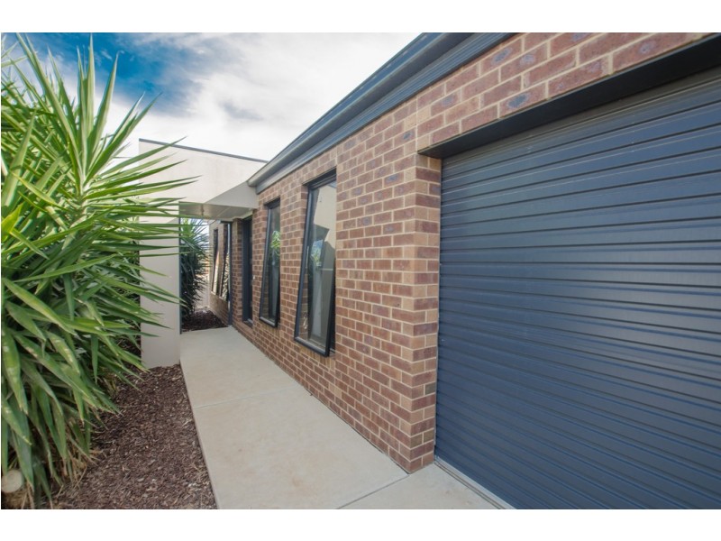 2 of 26 Genevieve Ave, Echuca VIC 3564
