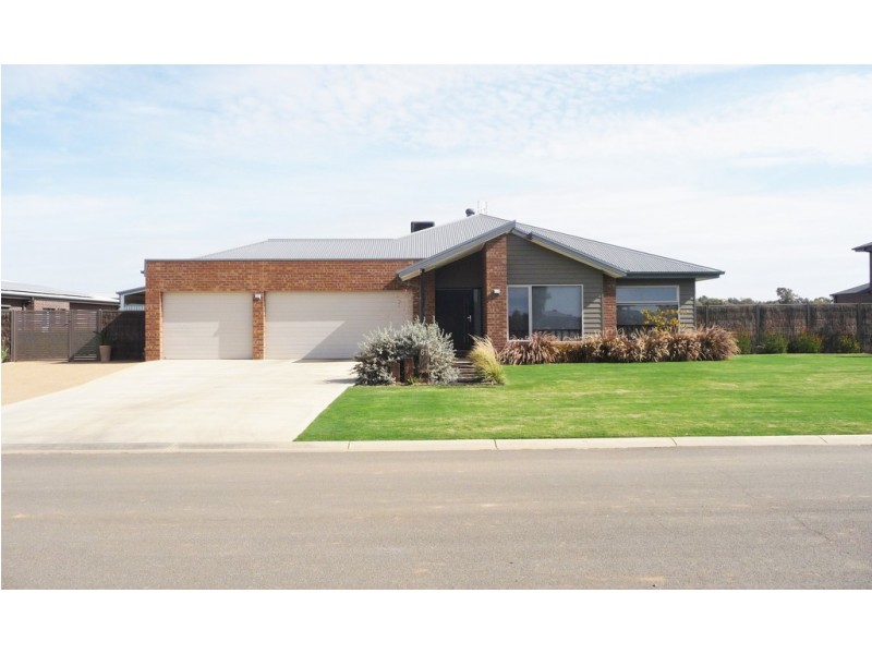 61 Sugar Gums Drive, Moama NSW 2731