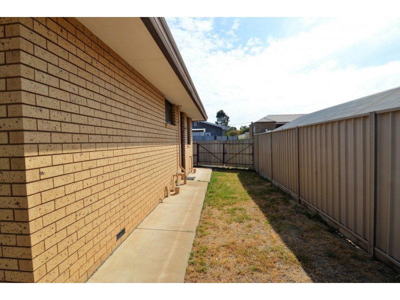 1and2 22 Landsborough Street, Echuca VIC 3564