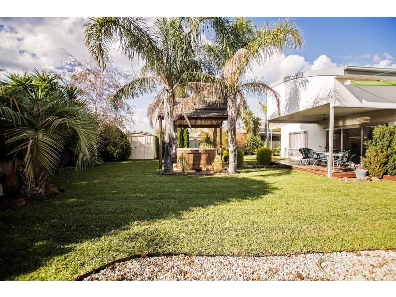 90 Shetland Drive, Moama NSW 2731