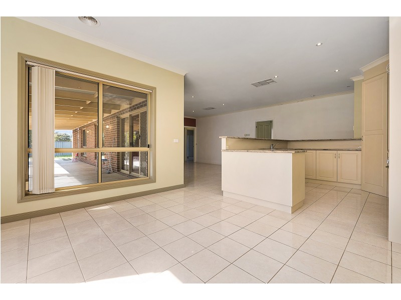 14 Victoria Place, Echuca VIC 3564