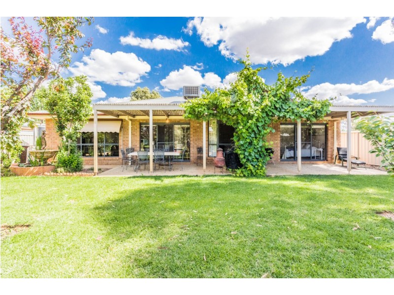 13 Kingfisher Drive West, Moama NSW 2731