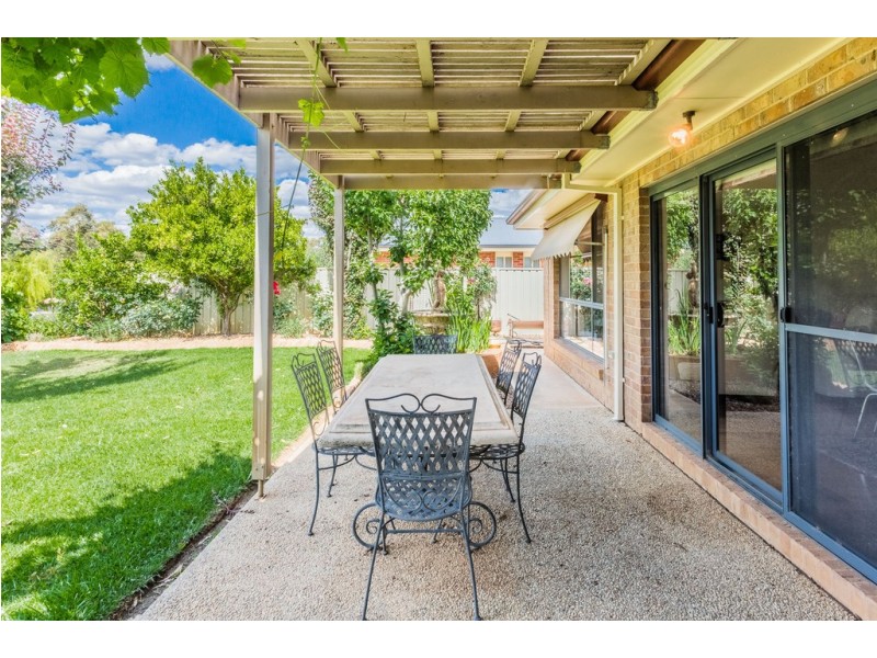 13 Kingfisher Drive West, Moama NSW 2731