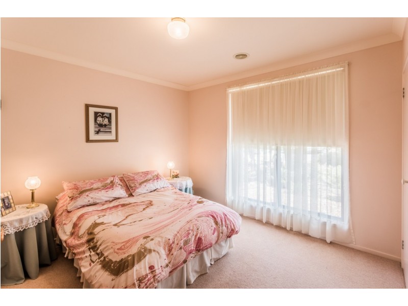 13 Kingfisher Drive West, Moama NSW 2731