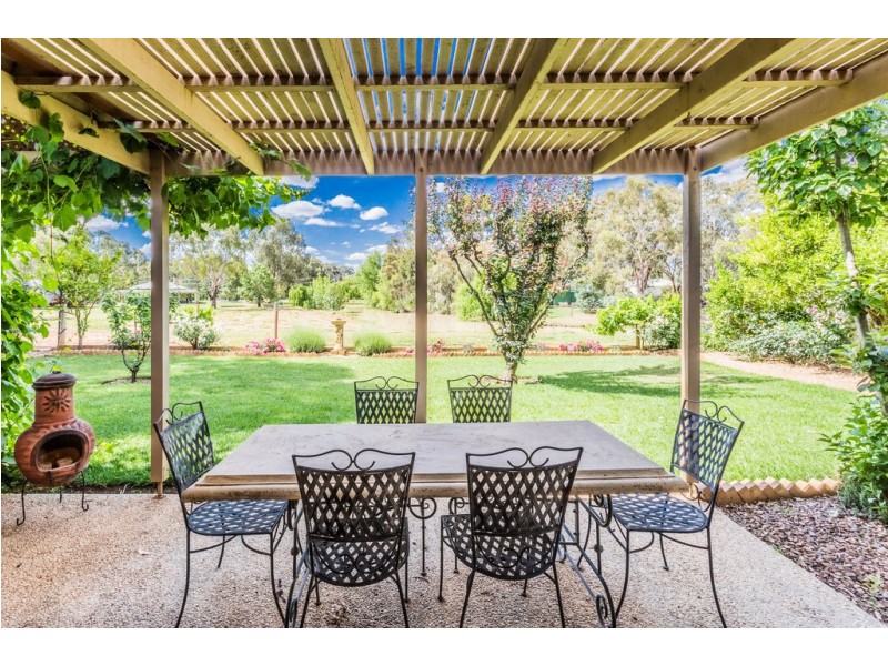 13 Kingfisher Drive West, Moama NSW 2731