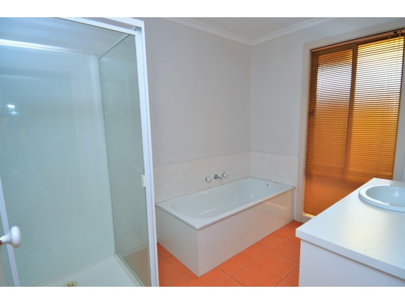 1 52 LAWSON DRIVE, Moama NSW 2731