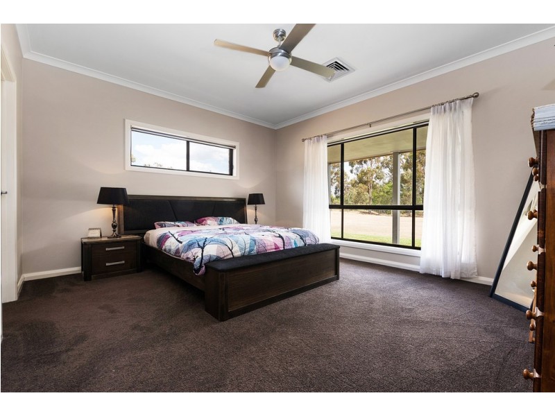 187 BANGERANG ROAD, Echuca Village VIC 3564