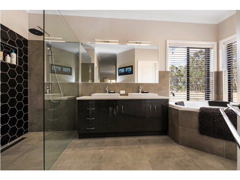 187 BANGERANG ROAD, Echuca Village VIC 3564