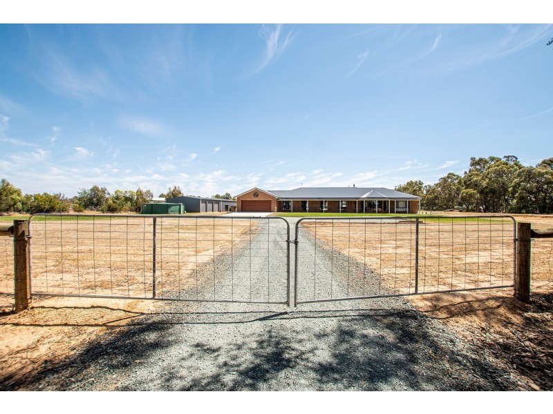 187 BANGERANG ROAD, Echuca Village VIC 3564
