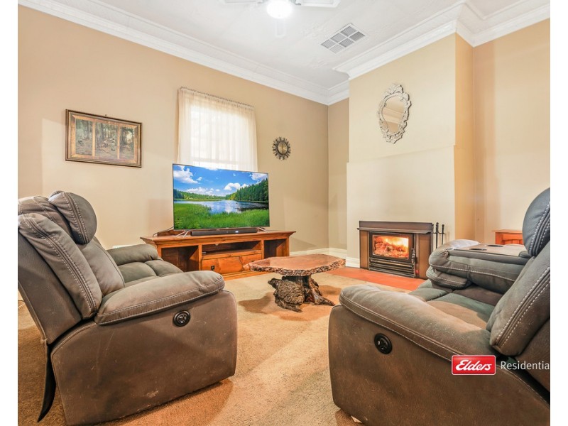15 Livingstone Street, Mathoura NSW 2710