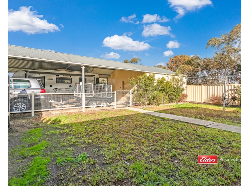15 Livingstone Street, Mathoura NSW 2710
