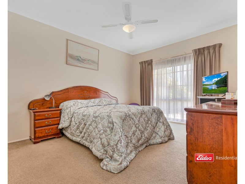 27 HOPWOOD STREET, Echuca VIC 3564