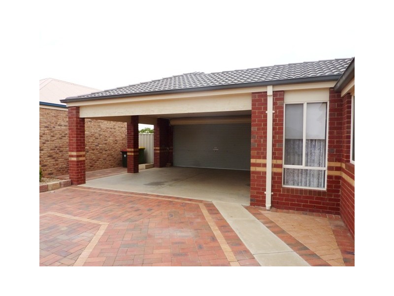 76 Ogilvie Avenue, Echuca VIC 3564