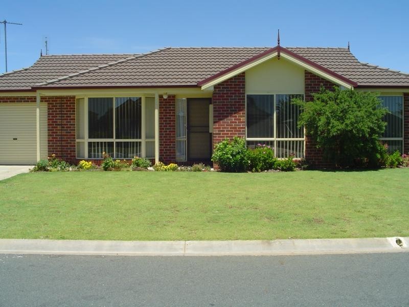 2/2 Genevieve Ave, Echuca VIC 3564