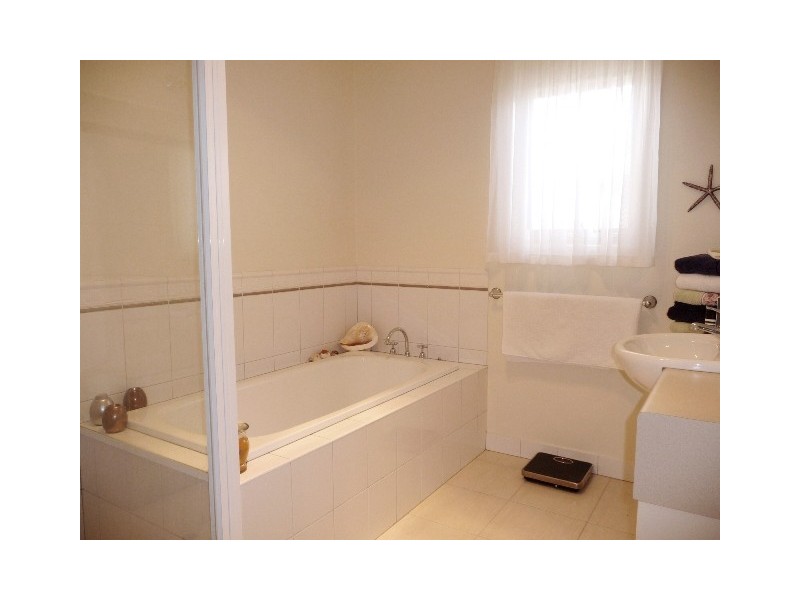 28 King Fisher Dve West, Moama NSW 2731