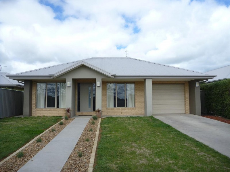 1/23 Sunset Ave, Echuca VIC 3564