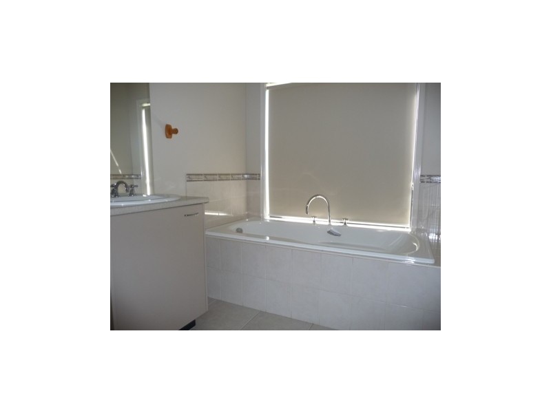 33 Sunset Avenue, Echuca VIC 3564