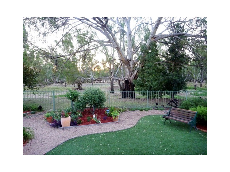 12 Hicks Cres, Echuca VIC 3564