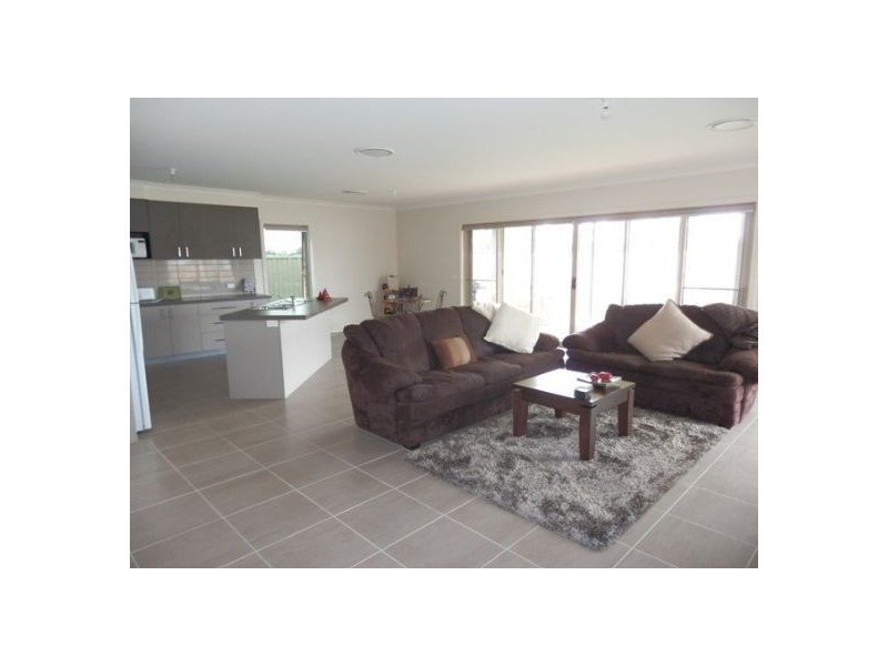 16 Whitby Close, Echuca VIC 3564