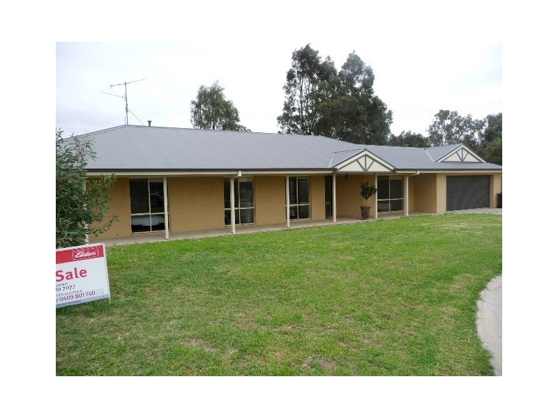 35 Woodlands Circuit, Echuca VIC 3564