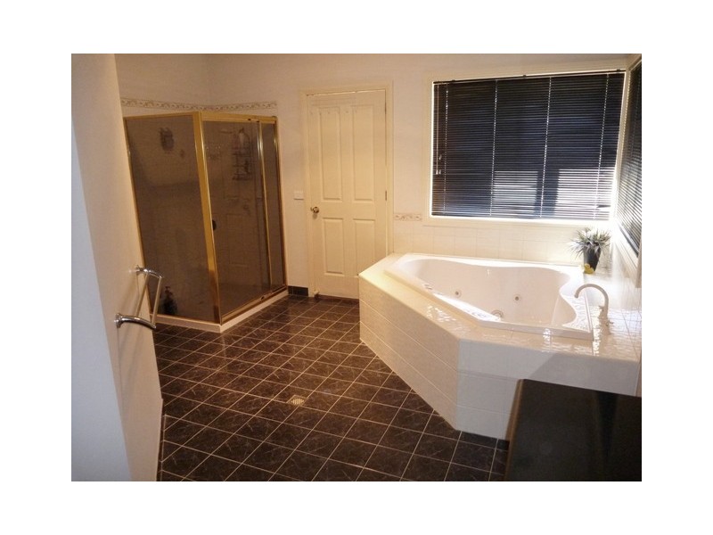 24 Hollara Drive, Moama NSW 2731