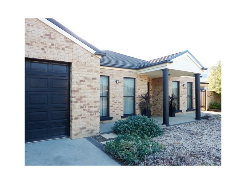 10 Kingfisher Drive West, Moama NSW 2731