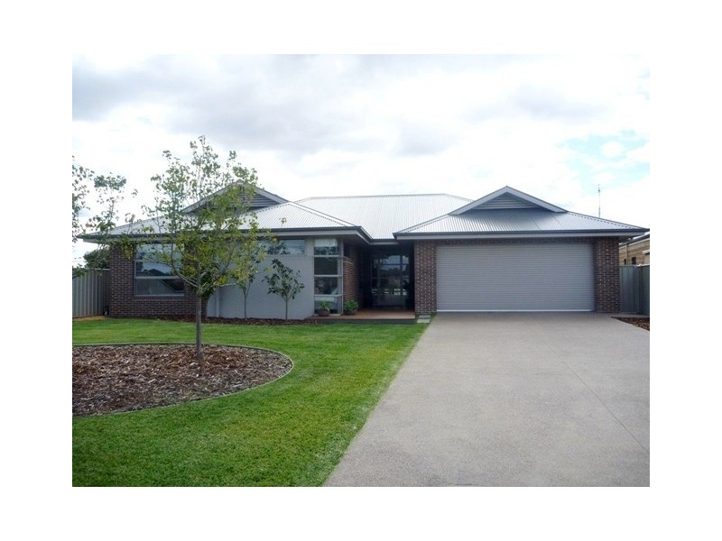 15 Forfar Drive, Moama NSW 2731