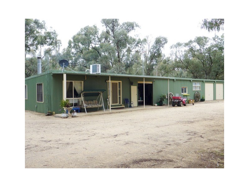 121 Latham Road, Echuca VIC 3564