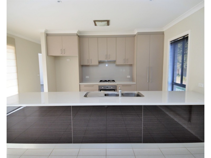 4 Whitby Close, Echuca VIC 3564