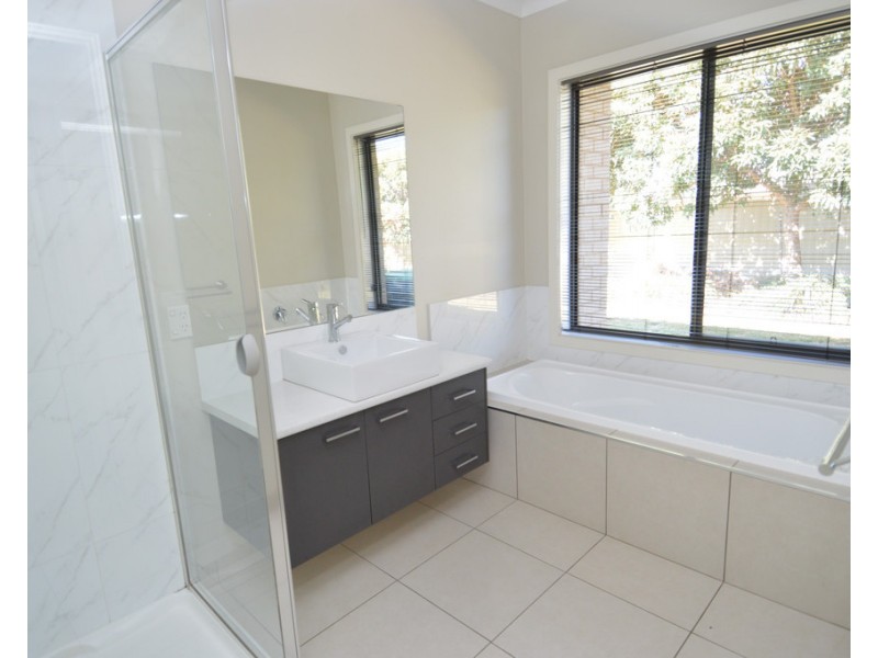 4 Whitby Close, Echuca VIC 3564