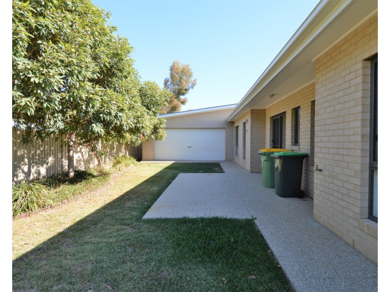 4 Whitby Close, Echuca VIC 3564