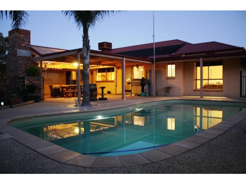 37 WHARPARILLA DRIVE, Echuca VIC 3564