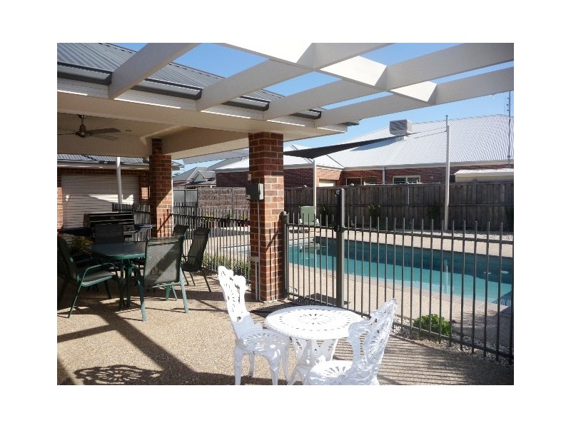 6 Willicent Tce, Echuca VIC 3564