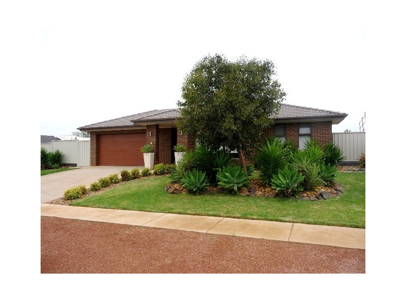 10 Forfar Drive, Moama NSW 2731