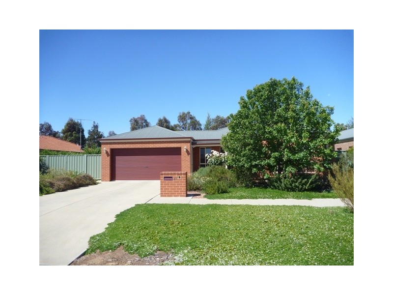 43 Woodlands Circuit, Echuca VIC 3564